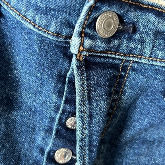 Levi’s Wedgie Straight Medium Wash Raw Hem Distressed Jeans - Picture 5 of 7